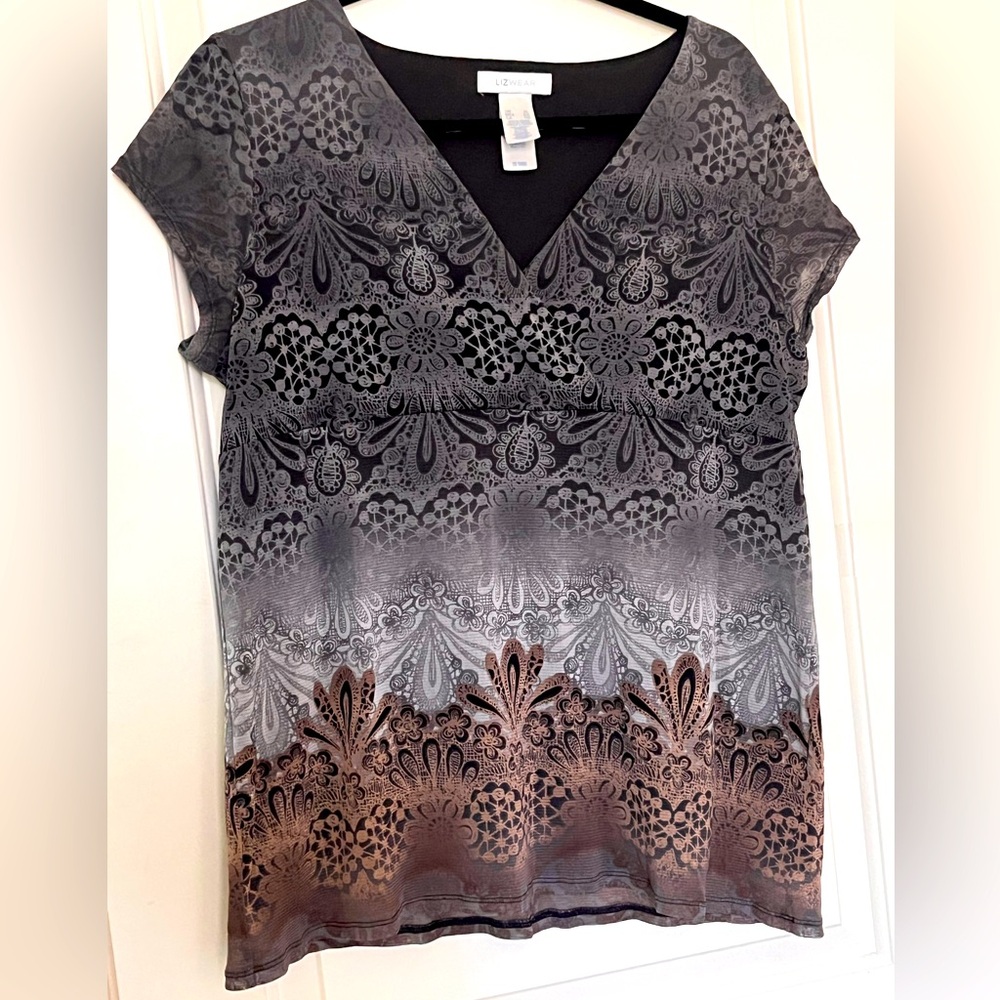 Liz Wear Black Graphic Cap Sleeve Blouse stretchy